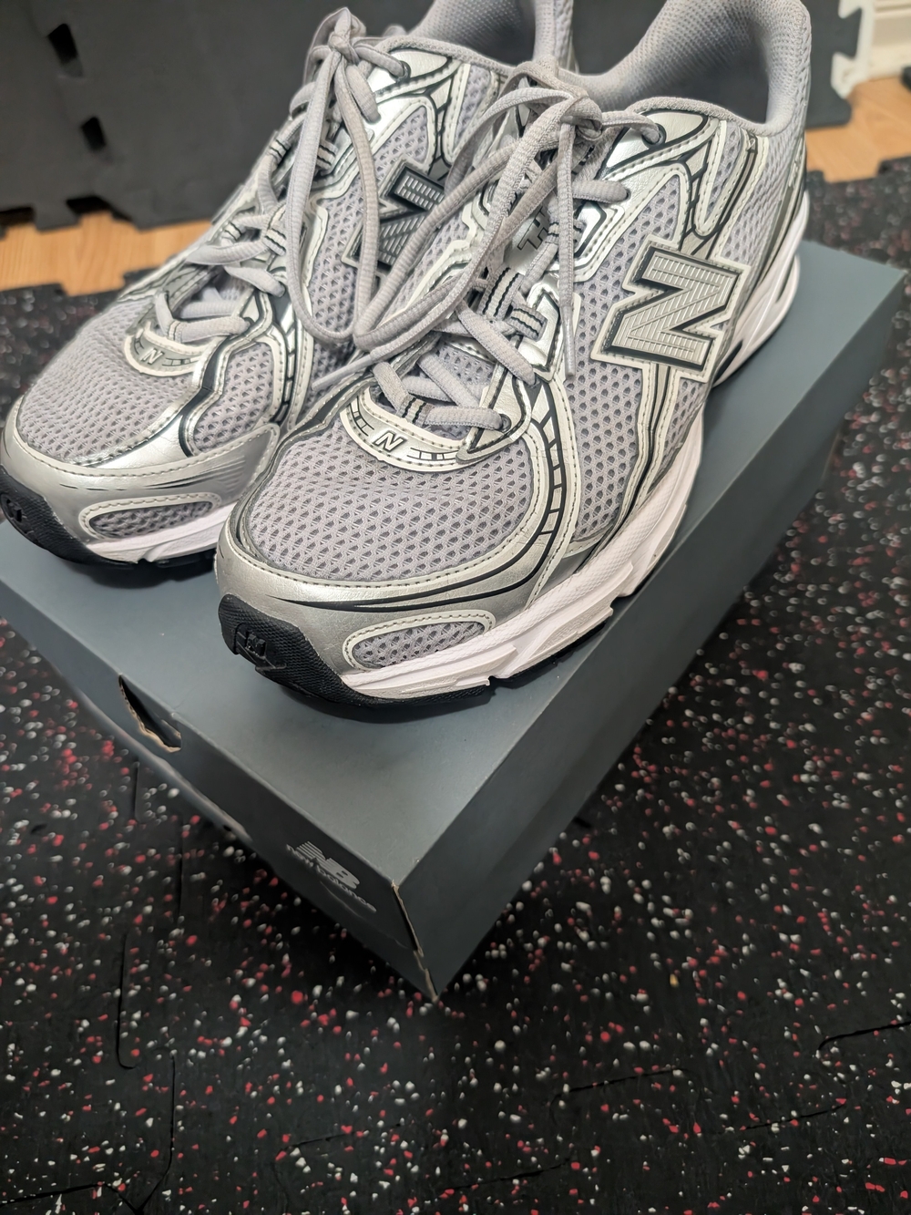 New Balance Mens 740